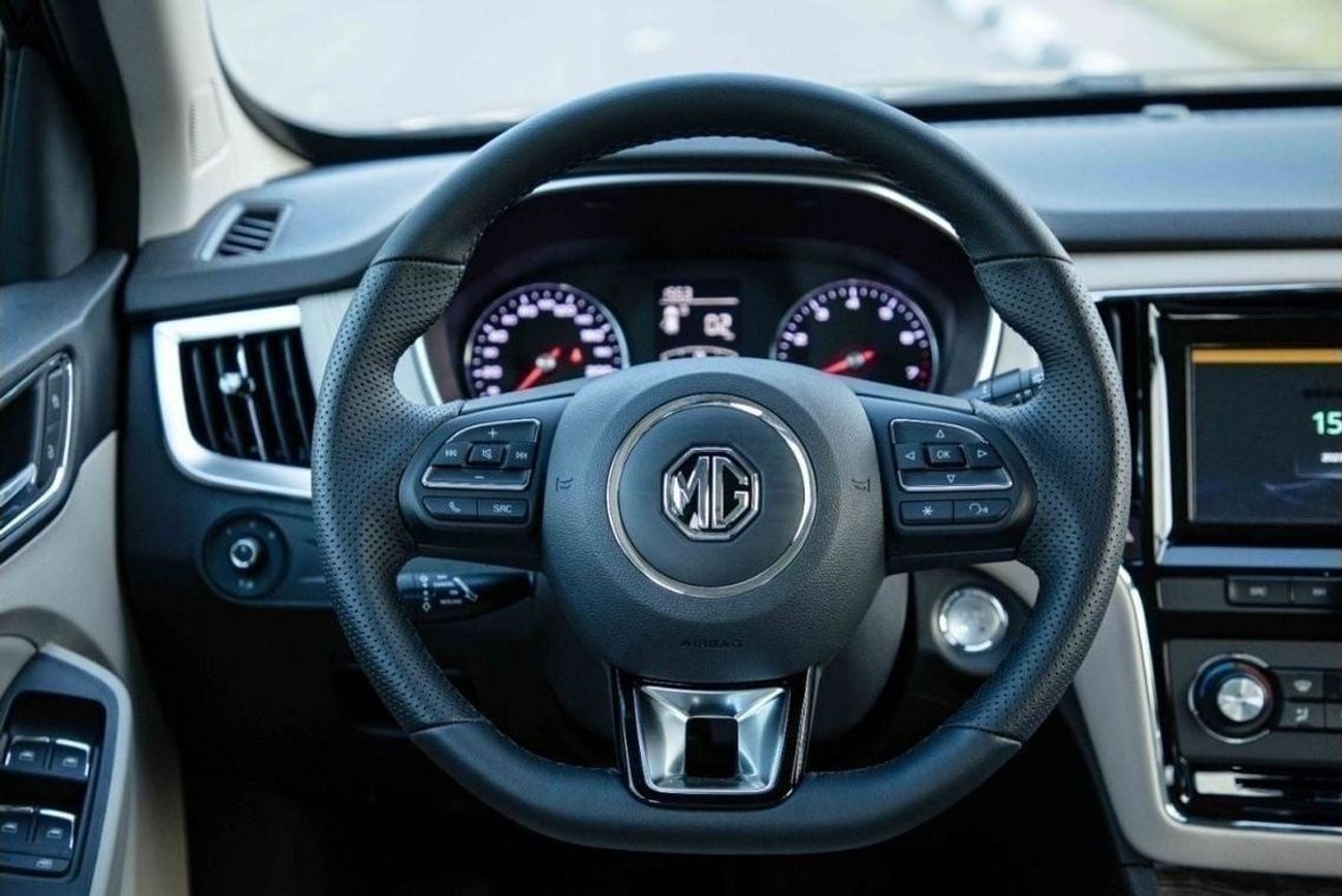 أم جي RX5 2023 MG RX5 2.0 AWD LUXURY - أسود من الداخل بيج