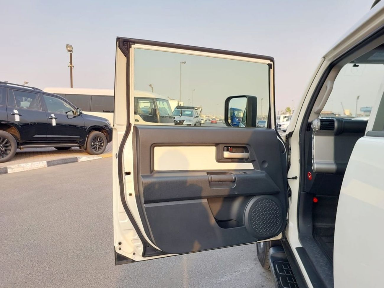 Toyota FJ Cruiser TOYOTA FJ CRUISER SUV RHD 2014 MODEL 4.0 L PETROL AUTOMATIC(PM29235)