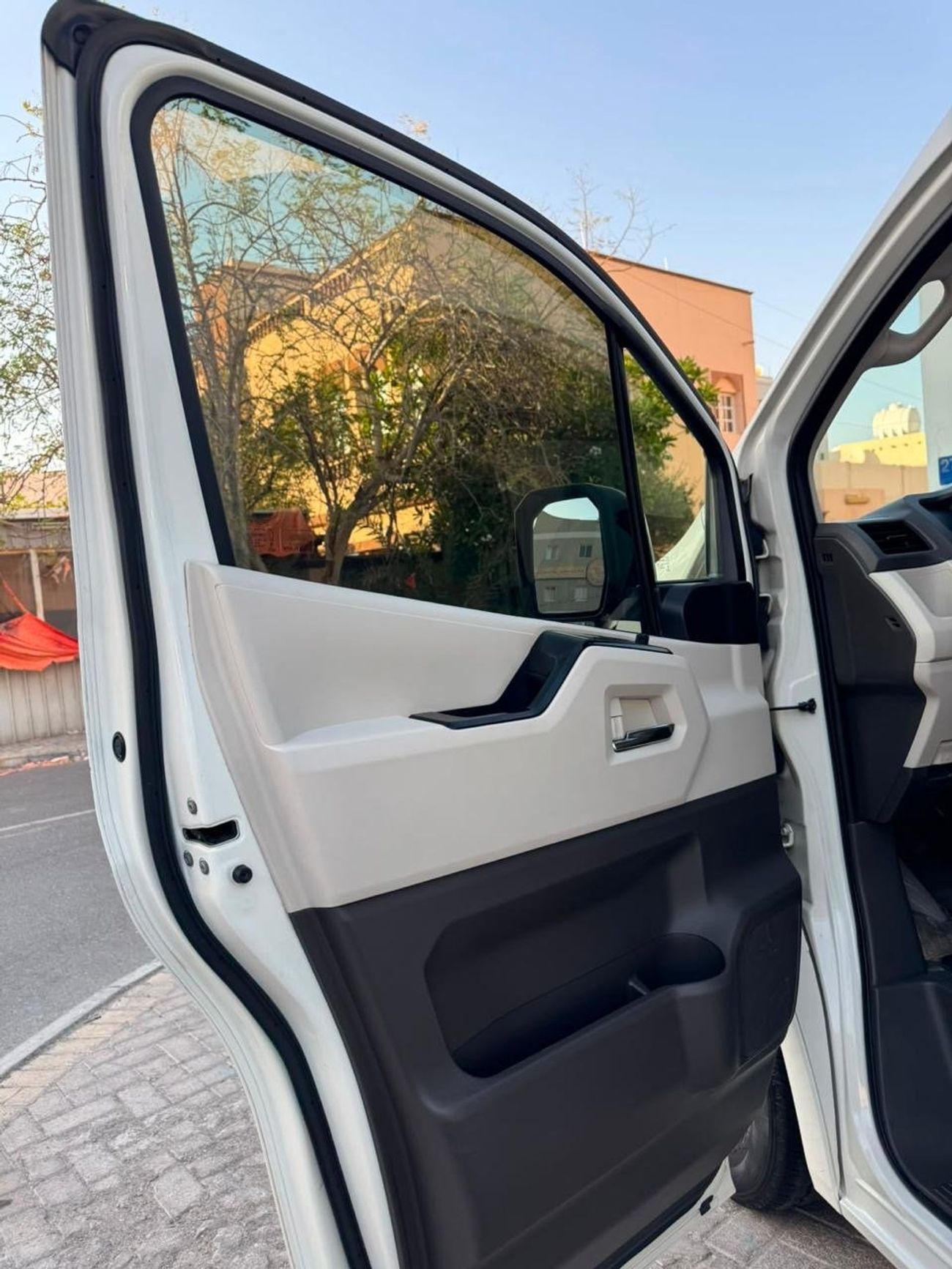 Toyota Hiace DLS - STANDARD ROOF DLS - STD ROOF