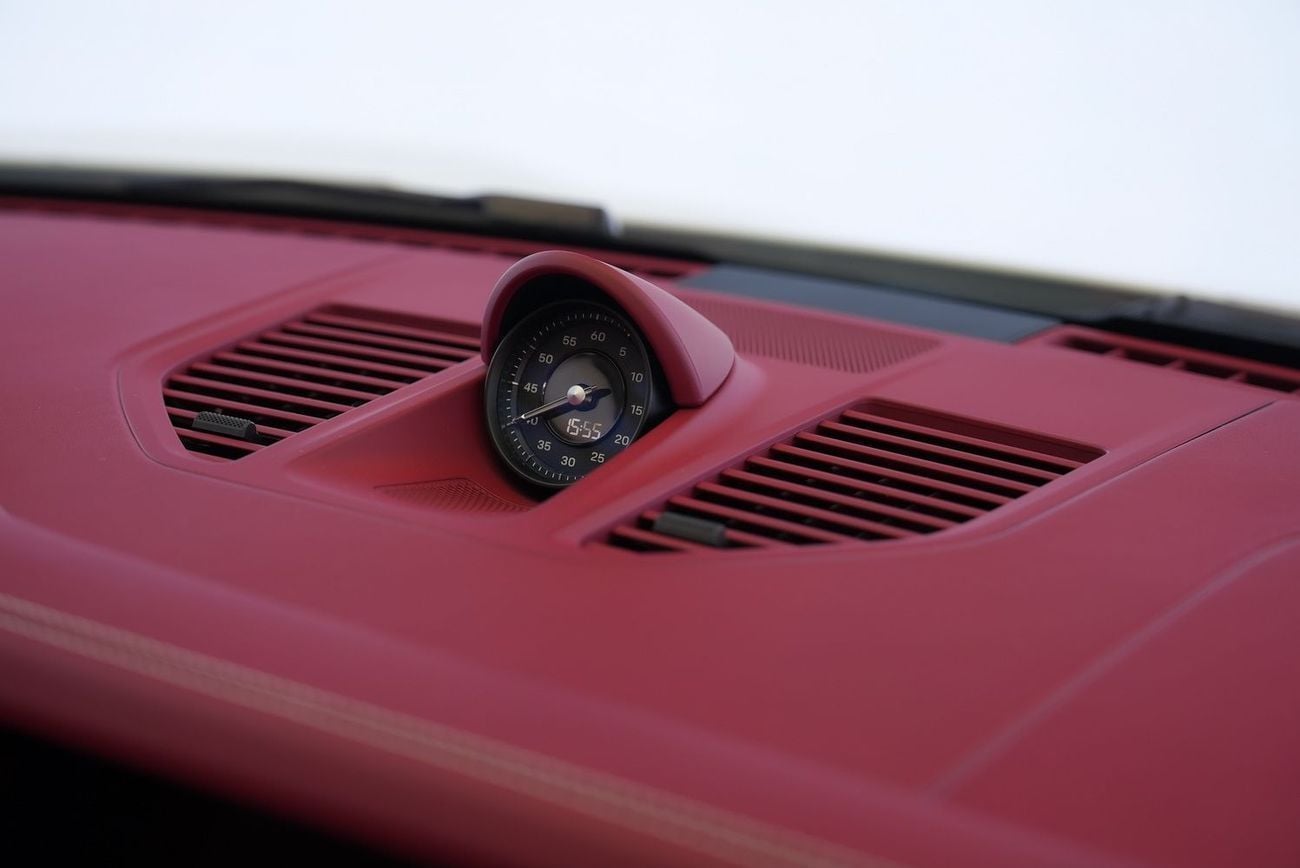 بورش 911 Carrera 4 3.0L (444 HP) Convertible