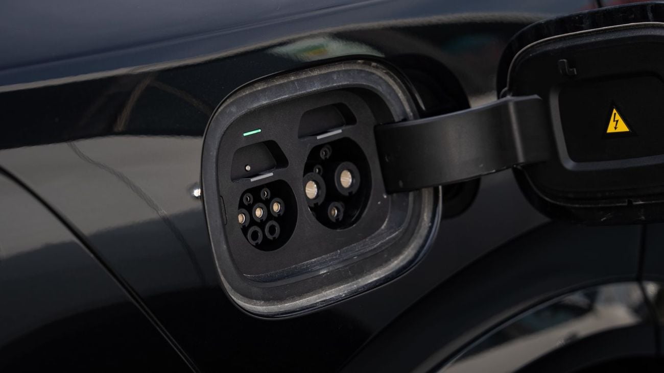 Li Auto L7 Ultra 1.5L - Black Inside Black & White | Export Only