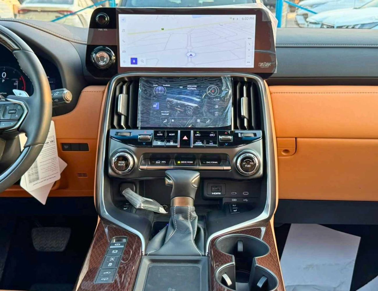 Lexus LX600 SIGNATURE || 3.5L V6 PETROL / RADAR / REAR ENTERTAINMENT SCREEN / HEADS UP DISPALY / COOL BOX (CODE