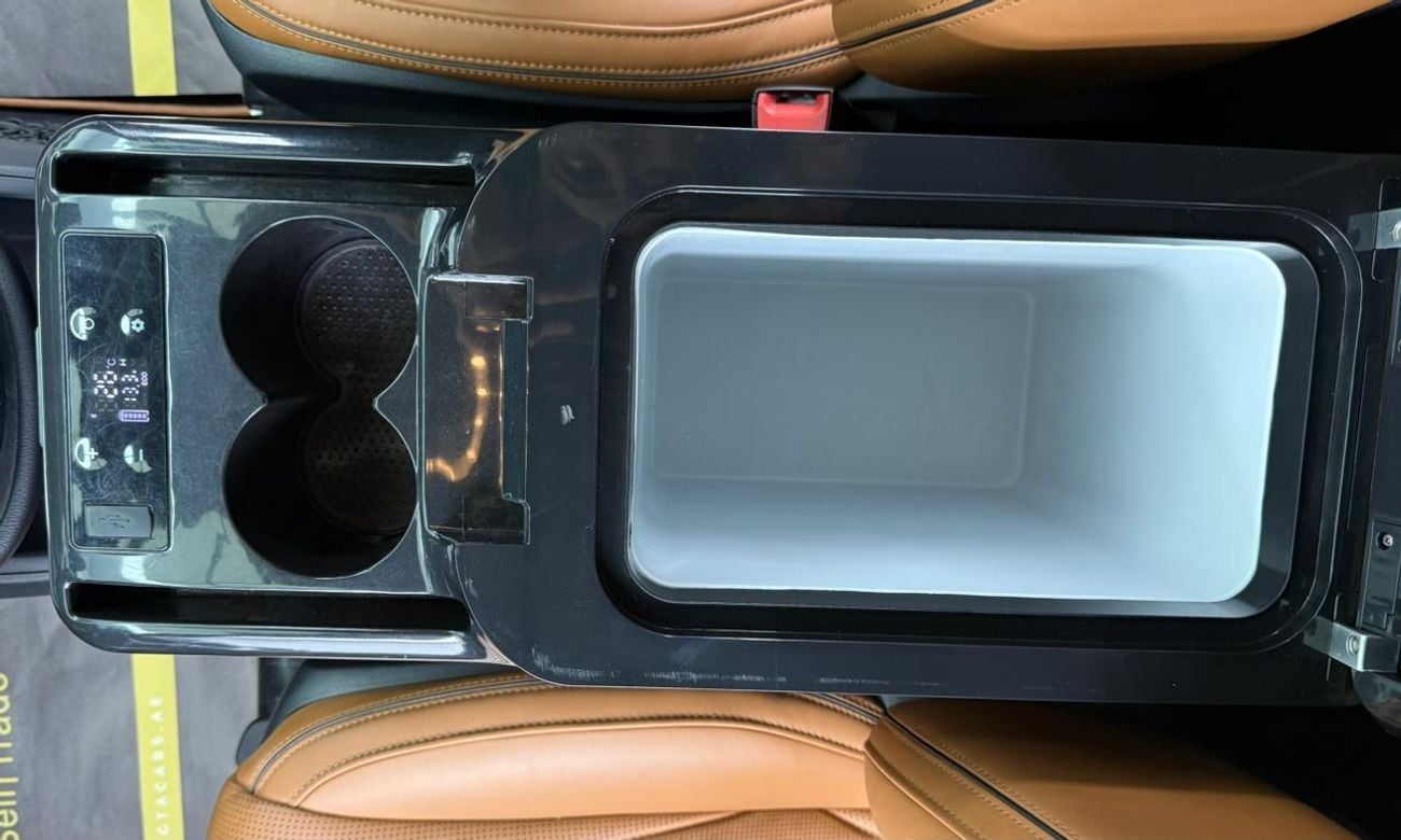 مرسيدس بنز V 250 2023 Mercedes-Benz V250 Line Conversion, 1 Year Warranty Unlimited KM, Full Service History, GCC