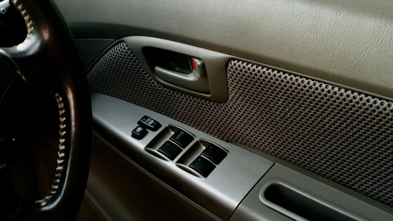 تويوتا هيلوكس PREMIUM CANOPY INSTALLED | ARB BULL BAR | 3.0L DIESEL ENGINE | 2011 | MANUAL TRANSMISSION | RHD