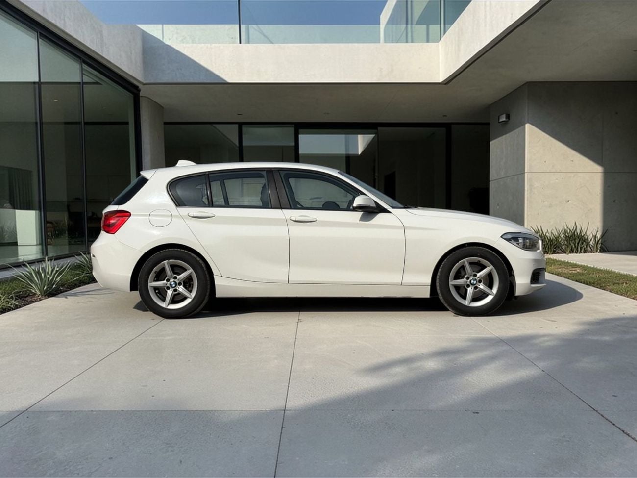 BMW 120i AED 930 P.M | 0% DOWN PAYMENT | BMW 120I | 2.0T I4 | 2019 | GCC SPECS