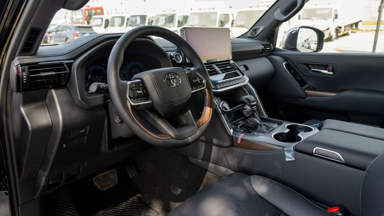 تويوتا لاند كروزر LC VX 3.3D\(LHD) TOYOTA LAND CRUISER LC300 VX 3.3D AT MY2025 – BLACK