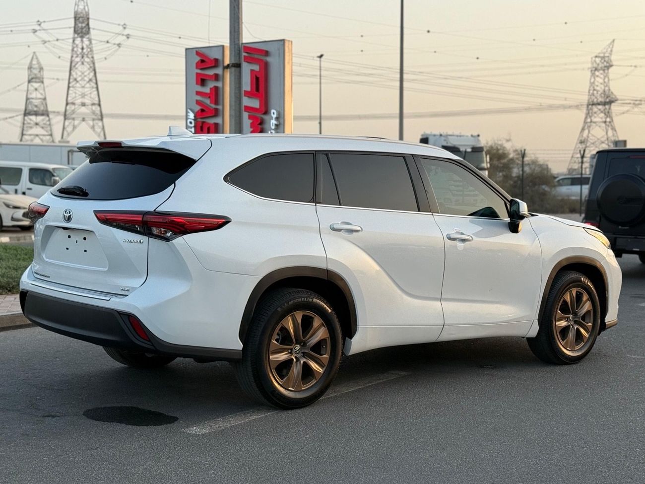 تويوتا هايلاندر GLE BRONZE ED HEV 2.5L