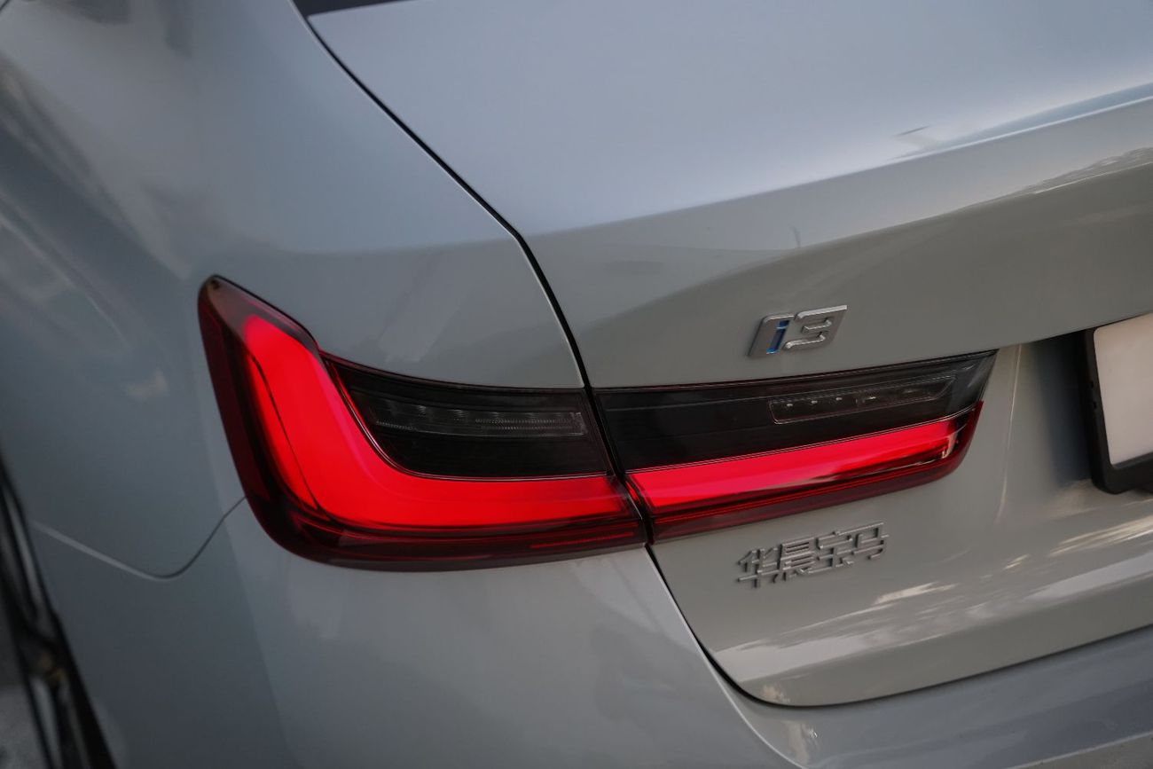 بي أم دبليو i3 2025 BMW I3 eDrive40L Night Sports Version