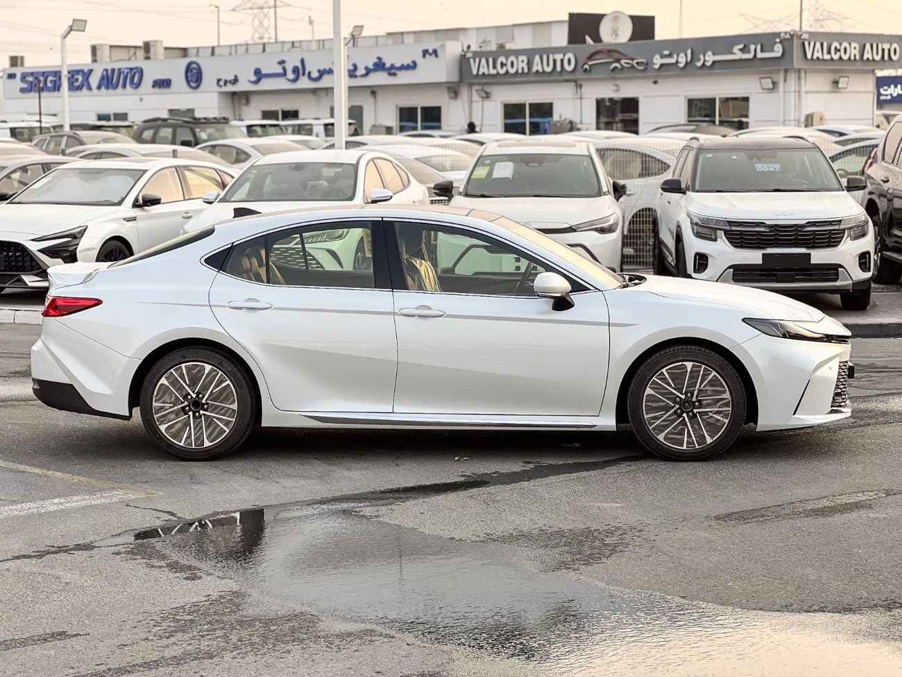 Toyota Camry EXPORT ONLY - Toyota Camry GLE HEV 2.5L