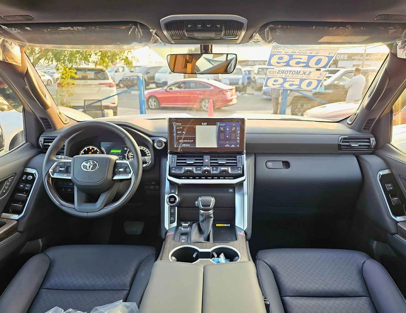 تويوتا لاند كروزر VX / LC300 VX / 4.0L PETROL / BIG DVD / JBL SPEAKERS / SUNROOF / FULL OPTION (CODE# VX4AJ)