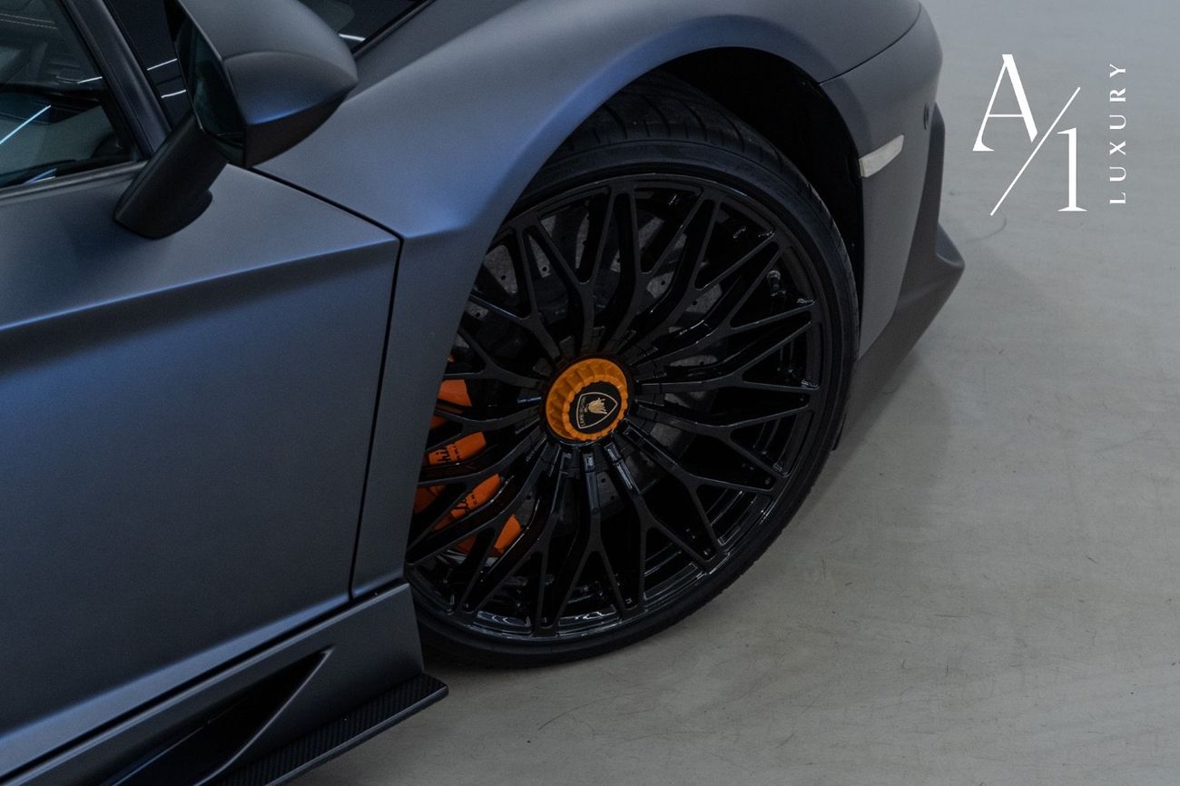 Lamborghini Aventador 6.5L V12 2015 Lamborghini Aventador SV Kit V12, Very Low Kms, Excellent Condition, GCC Spec