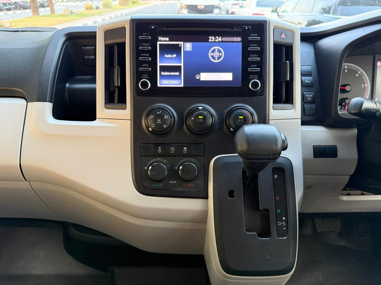 Toyota Hiace DLS -High Roof Commuter 2.8L A/T