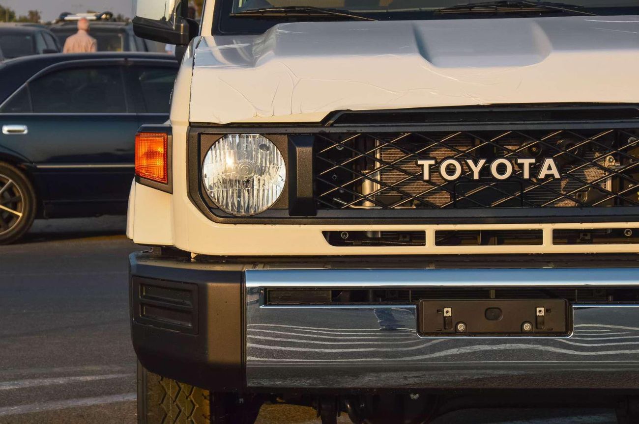 تويوتا لاند كروزر 70 TOYOTA LAND CRUISER 76 4.0L V6 AT  4WD 5DOOR SUV 2025