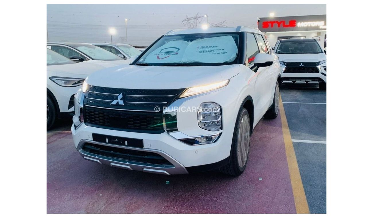Mitsubishi Outlander BRAND NEW MITSUBISHI OUTLANDER GCC SPEC 2.5L SUV 4WD 7 SEATER 5 DOOR DUAL A/C PANORAMIC SUNROOF AVIL