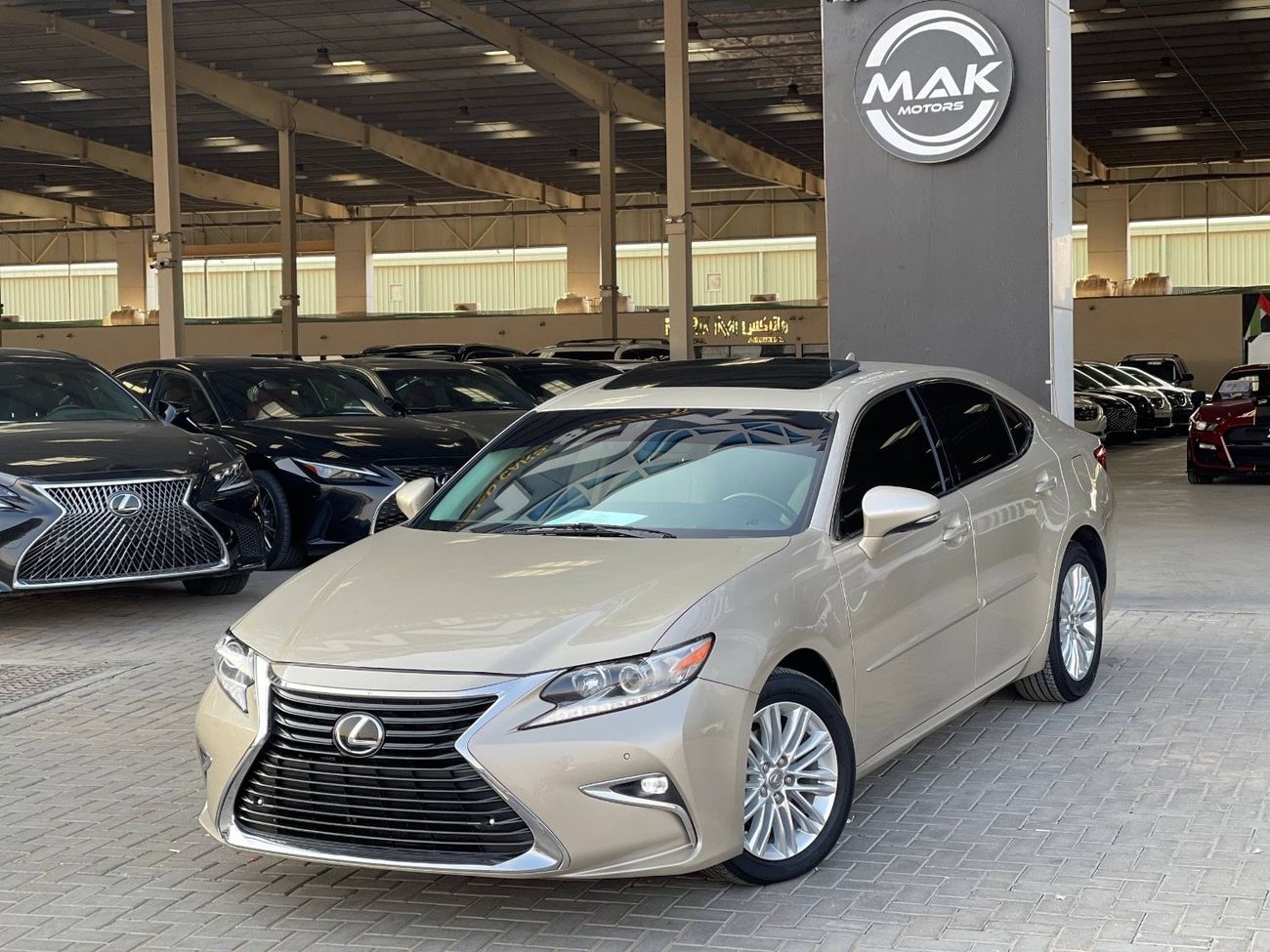 Lexus ES350 Platinum 3.5L 3.5 V6 / BIG SCREEN /COOLING AND HEATING SEATS / LOW MILEAGE / IN PERFECT CONDITION