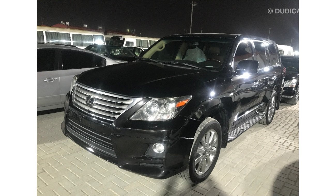 لكزس LX 570 لكزس LX570 رقم 1 بحالة ممتازة 2011