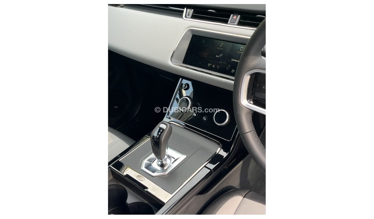 لاند روفر رانج روفر إيفوك NEW P300e R-Dynamic Right Hand Drive