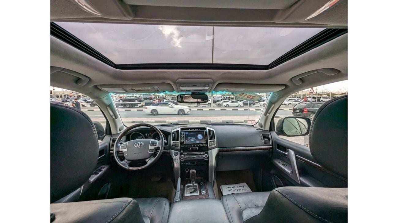 تويوتا لاند كروزر 2015 Toyota Land Cruiser VXR (J200), 5dr SUV, 5.7L 8cyl Petrol, Automatic, Four Wheel Drive American