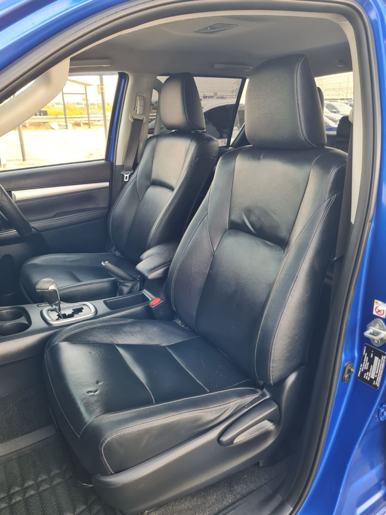 تويوتا هيلوكس DL Double Cabin  Right Hand Drive  Year: 2017  Engine: 2.8L/ V4