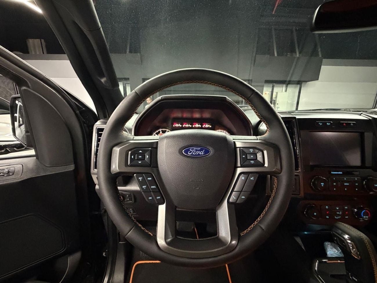 Ford F-150 XLT CREW CAB