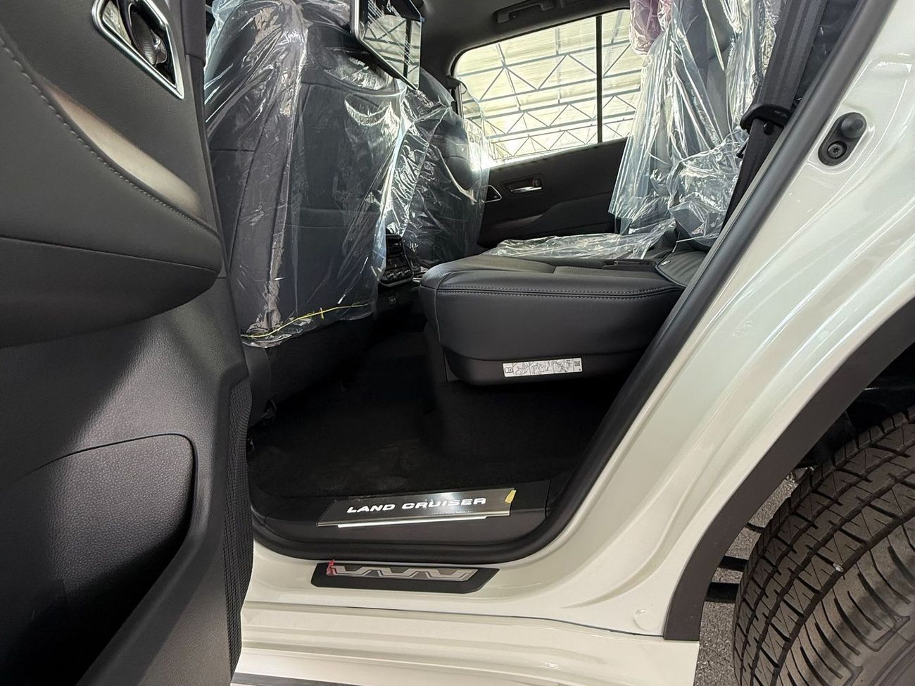 Toyota Land Cruiser VX-high DIESEL 3.3 TWIN TURBO FULL **EXPORT ONLY**التصدير فقط خارج الخليج***