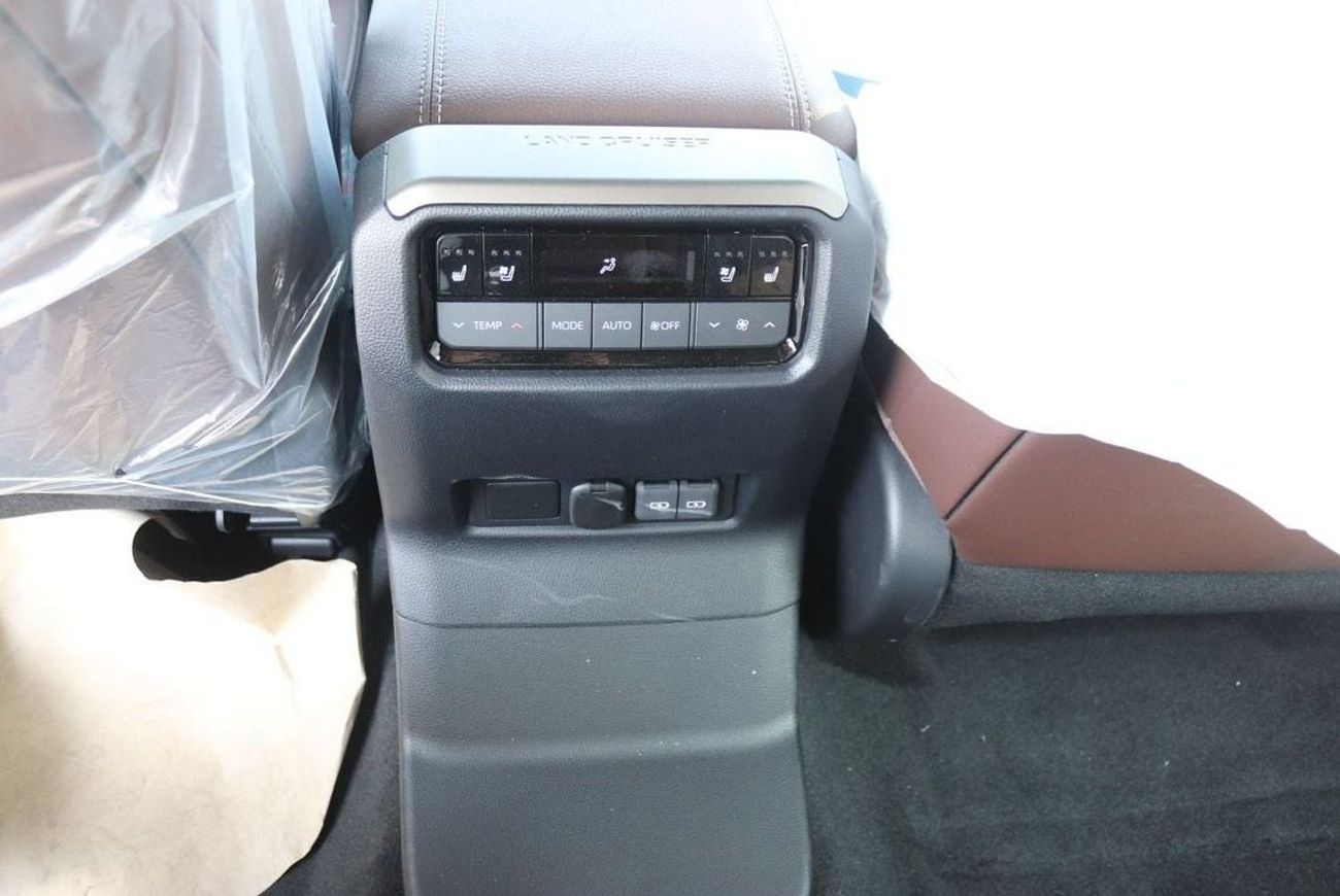 تويوتا برادو Adventure 2.4Turbo, Leather Seat, Sunroof, Push Start, Memory seat, Model 2025