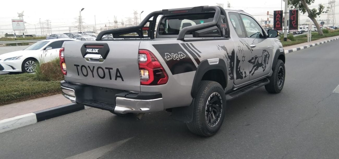Toyota Hilux Smart cab SR5 2.8CC diesel manual