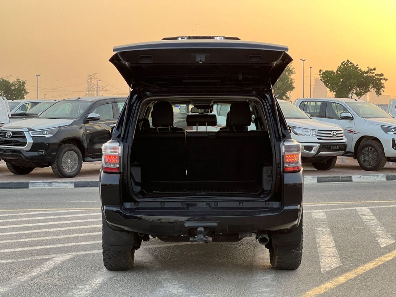 تويوتا فور رنر  2023 Toyota 4Runner Full Option 4.0L V6 - Rear Camera - AWD 4x4 - Sunroof - Leather Se