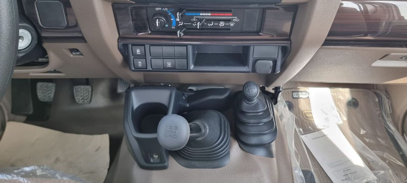 تويوتا لاند كروزر 70 TOYOTA LAND CRUISER LC78 4.0L 3-DOOR M/T MY 2025