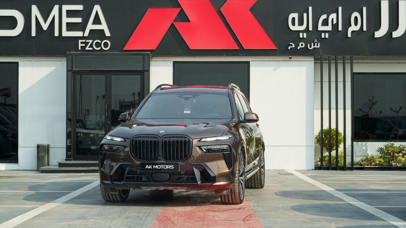 BMW X7 XDRIVE40i M SPORT PRO MACADAMIA METALLIC 2026MY EXPORT ONLY