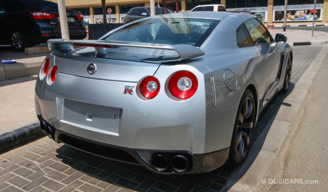 Nissan GT-R