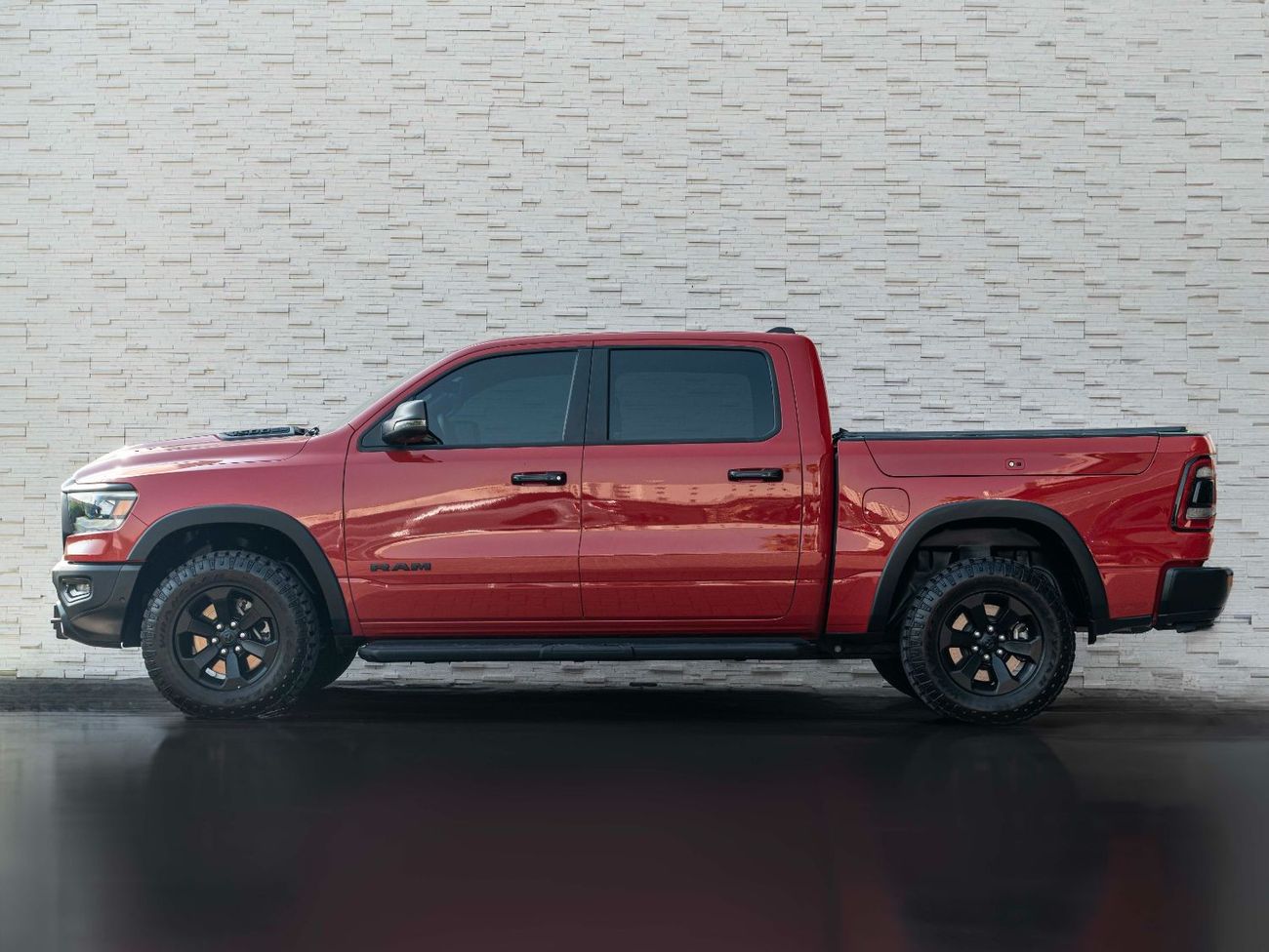RAM 1500 AED 3,460 PM • RAM 1500 REBEL LUXURY 5.7L HEMI® V8 • ONLY 13,000 KMS • DODGE WARRANTY + SERVICE PLAN