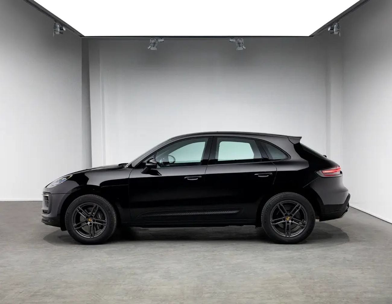 Porsche Macan STANDARD Dealer Service • Sport Chrono • AWD • GCC