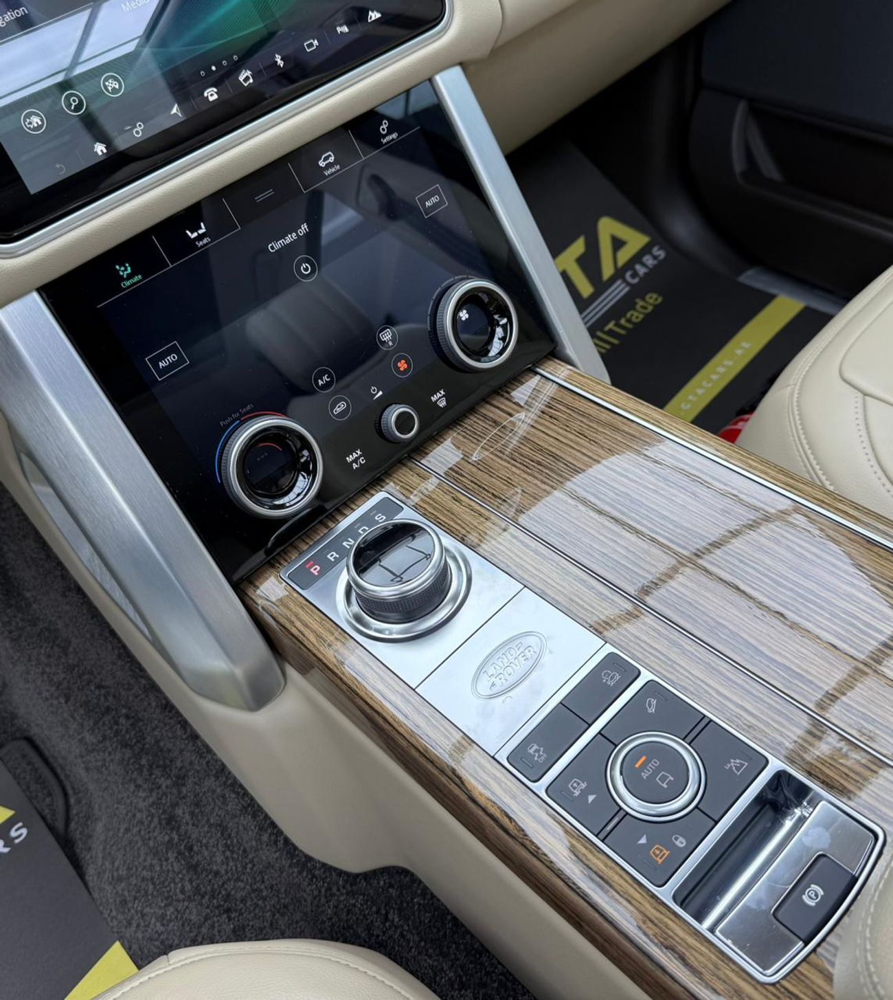 Land Rover Range Rover 2021 Range Rover Vogue V6, 2026 RR Warranty + Service Pack, Fully Loaded, Excellent Condition, GCC