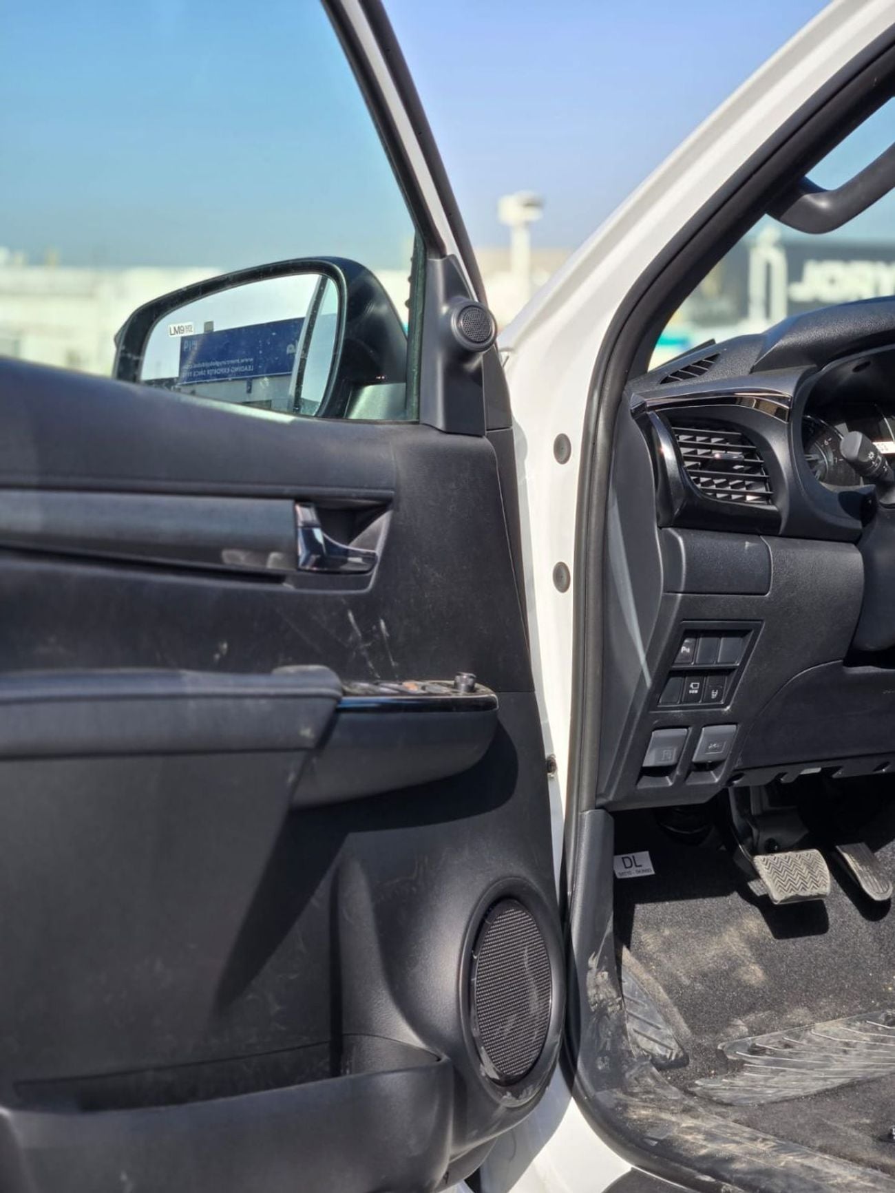 تويوتا هيلوكس ADVENTURE 4.0L V6 A/T FULL OPTION DOUBLE CABIN PICKUP
