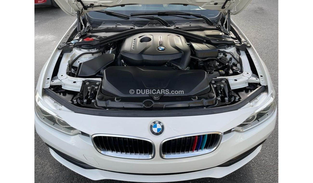 BMW 320i Exclusive BMW 320_Gcc_2018_Excellent_Condition _Full option