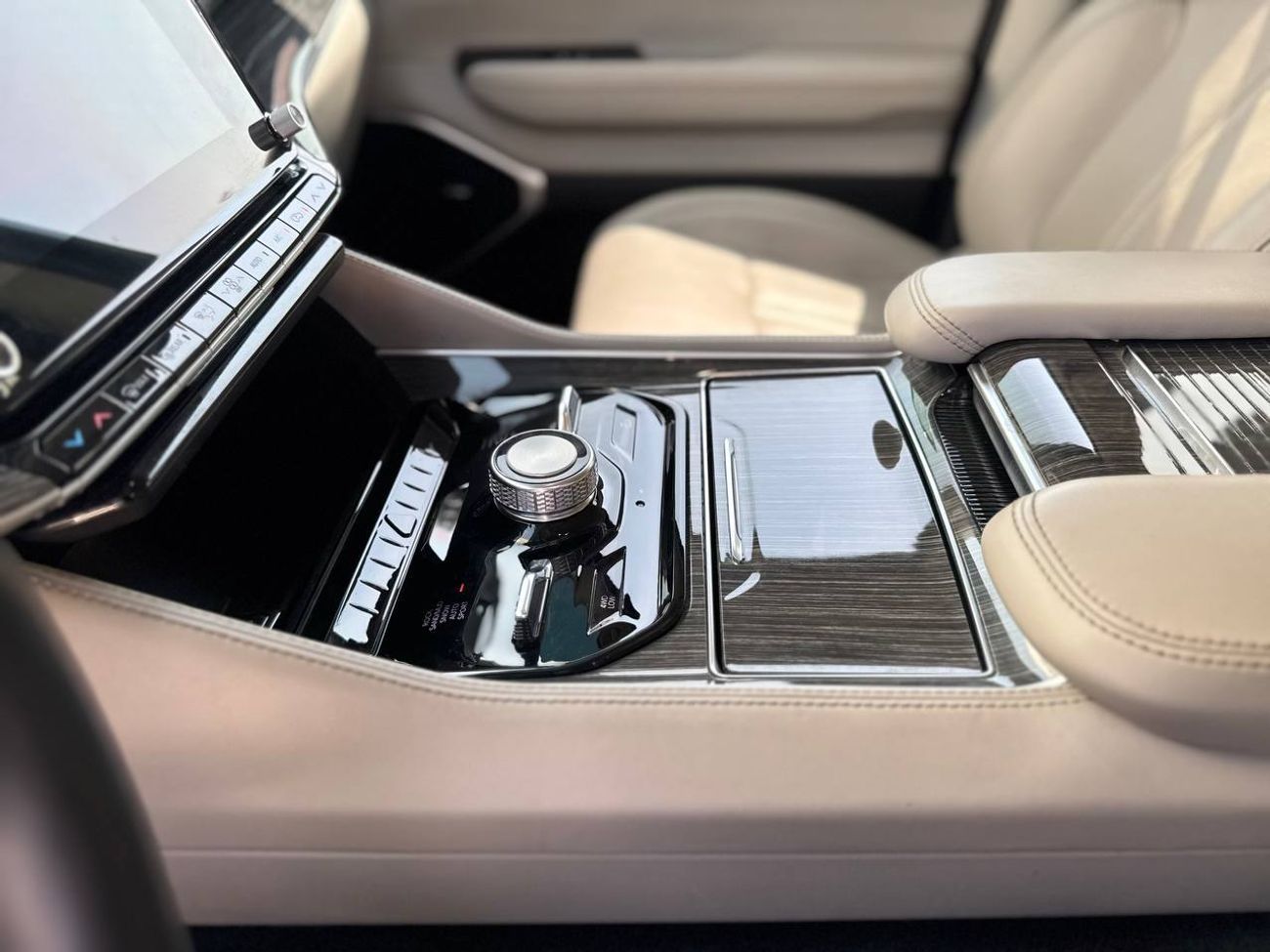 Jeep Grand Wagoneer Series III V8