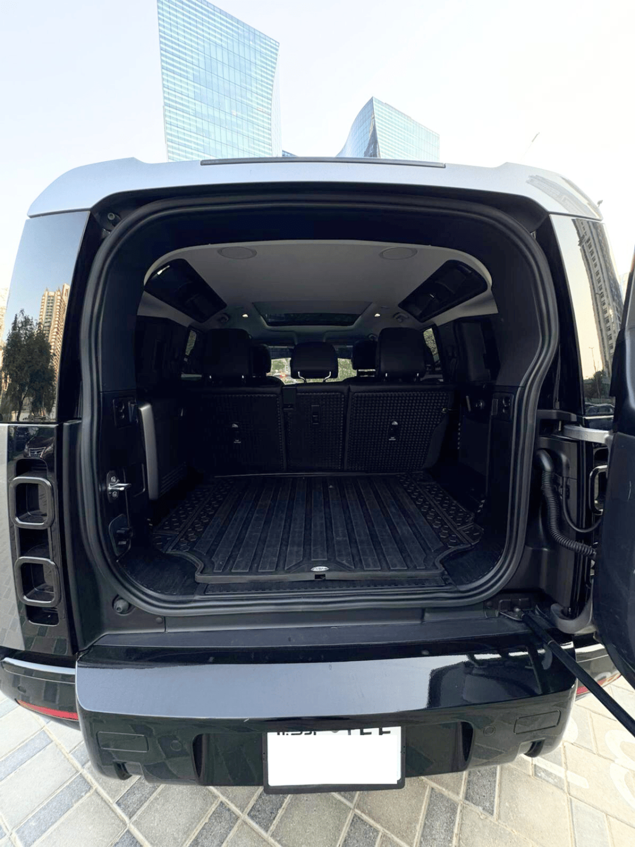 Land Rover Defender P400 110 First Edition 3.0L (7 Seater)