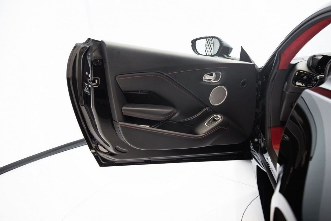 Aston Martin Vantage Aston Martin Vantage V8