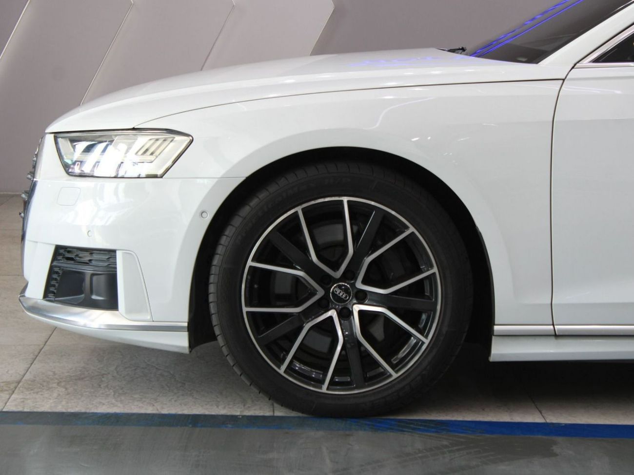 أودي A8 L 60 TFSI quattro 4.0L (454 HP)