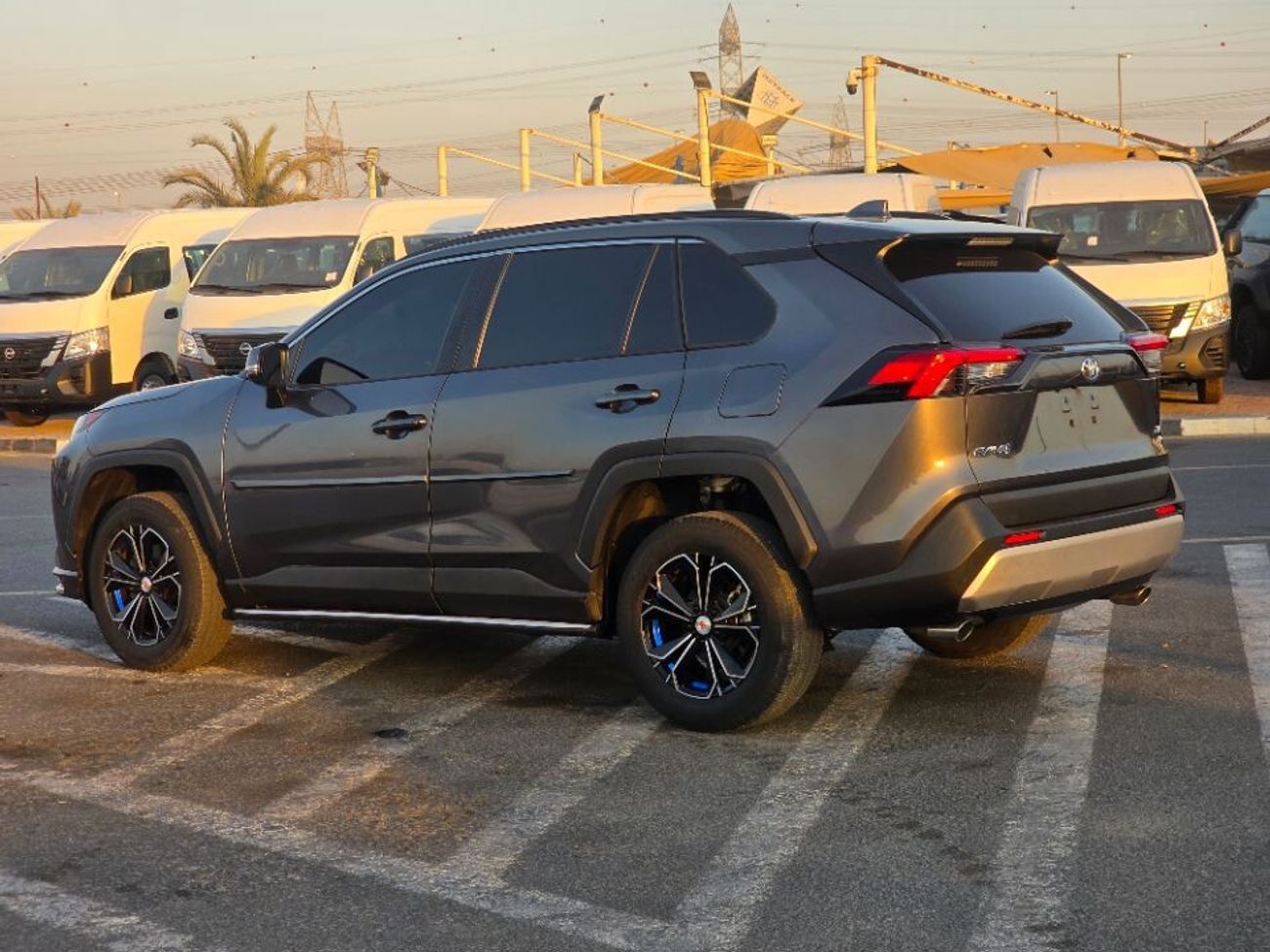 تويوتا راف ٤ 2022 Model Full option 4x4 , Push button and leather seats