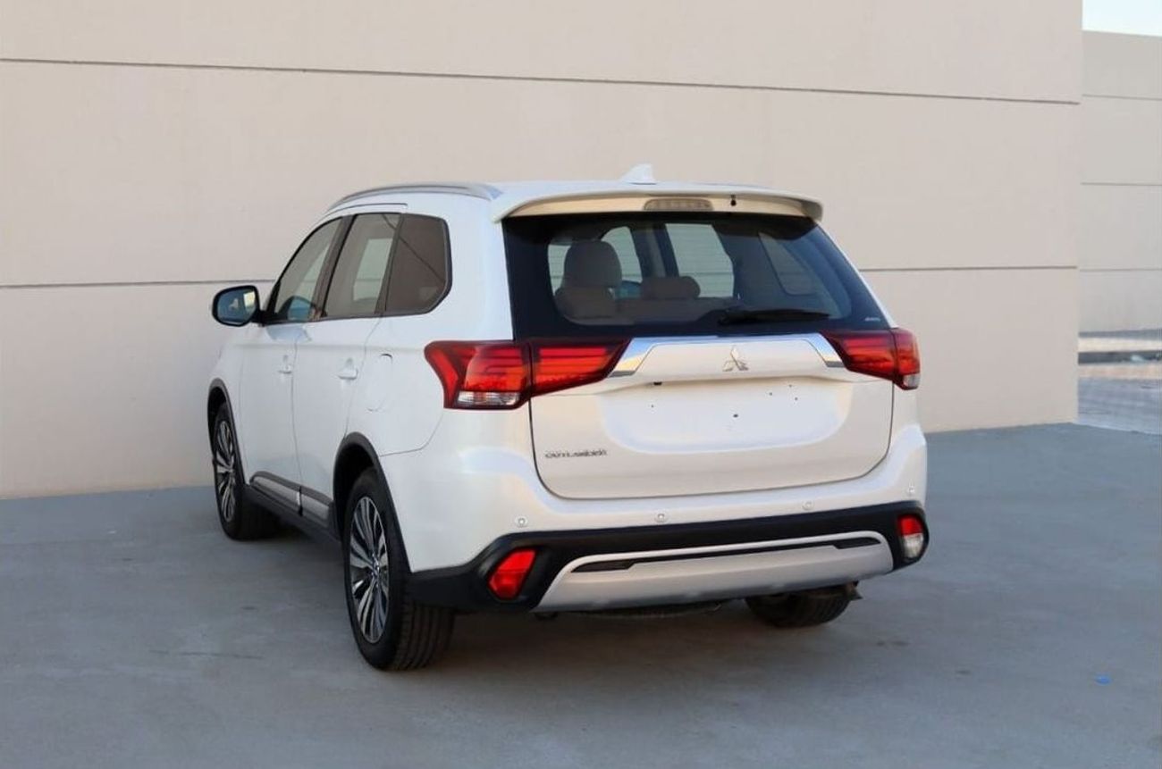 Mitsubishi Outlander GLX Basic 2.4L (5 Seater) Mitsubishi Outlander 2020 GCC edition, mileage 85,000 KM, with a 2.4L engi