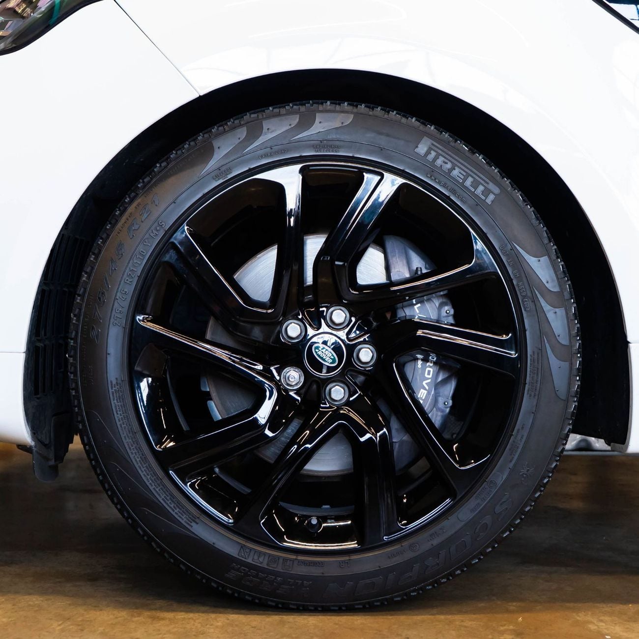 Land Rover Range Rover Sport HSE P360 3.0L 3,449 P.M • 0% Downpayment • Range Rover Sport HSE • 1 Year Warranty