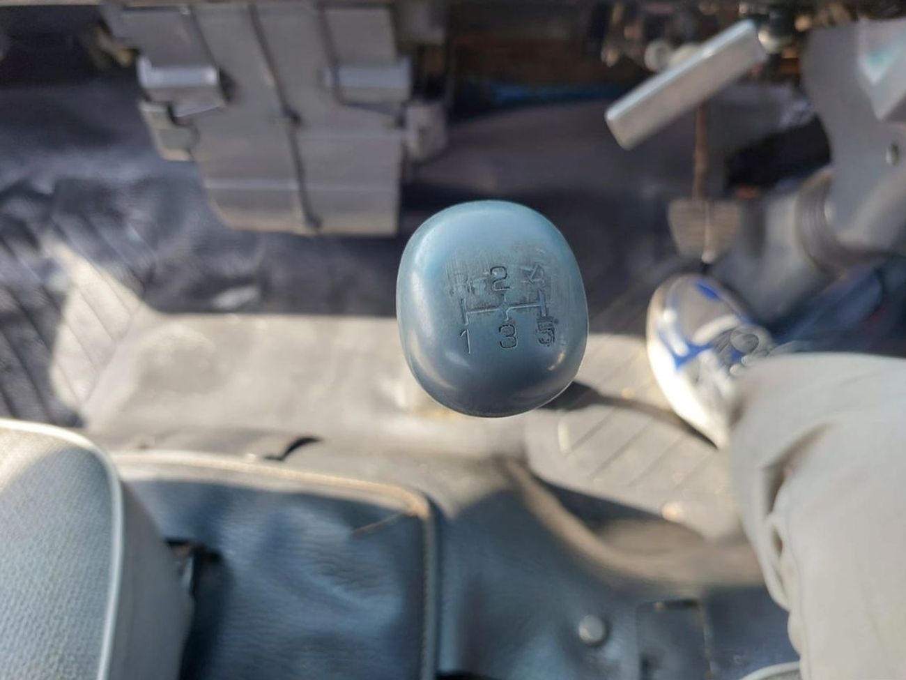 ميتسوبيشي فوسو كانتير MITSUBISHI CANTER ALUMINIUM BODY TRUCK RHD 1989 MODEL 4.2 L DIESEL MANUAL(PM22104)