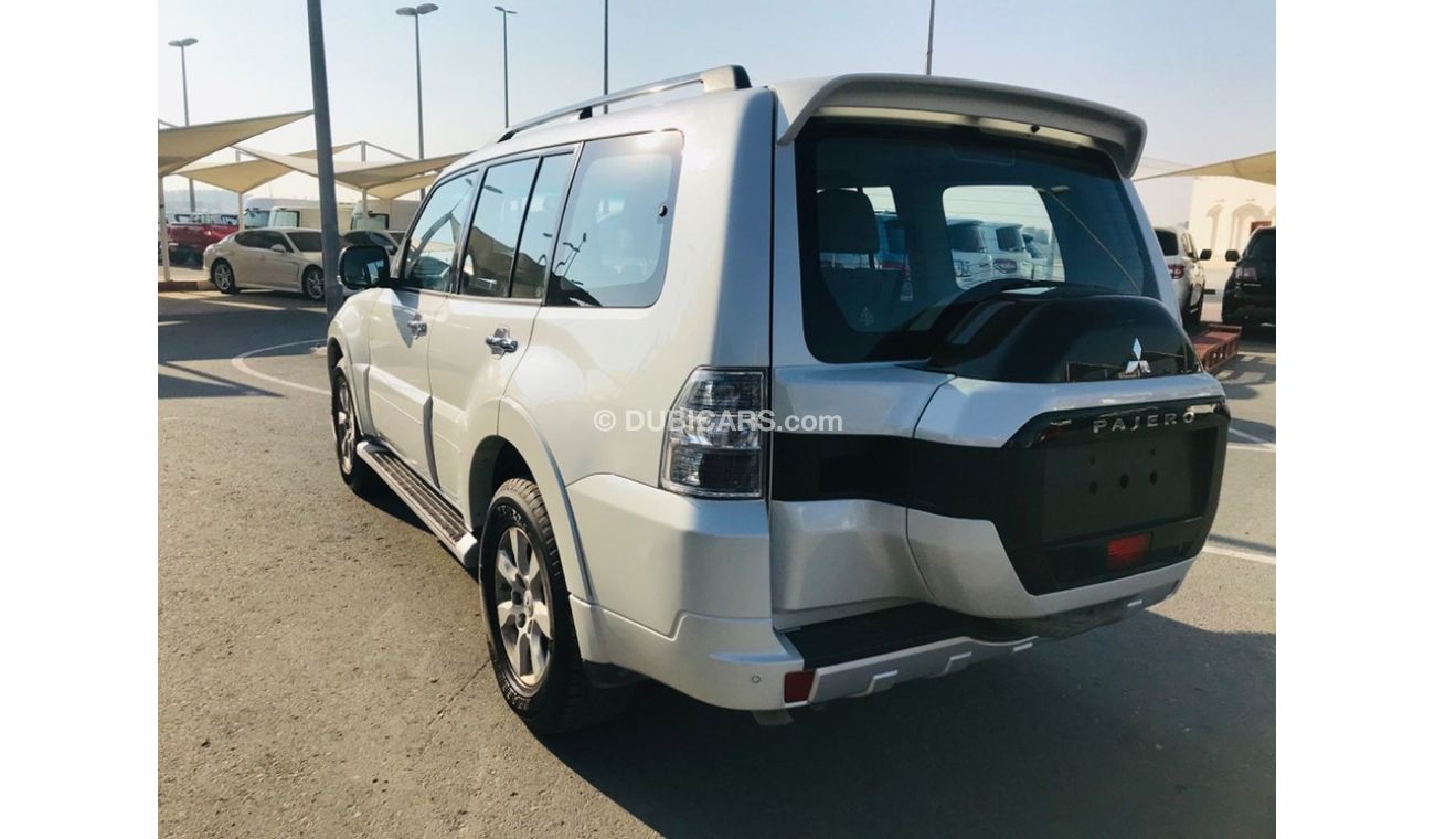 ميتسوبيشي باجيرو سياره نظيفه جدا بحالة الوكاله