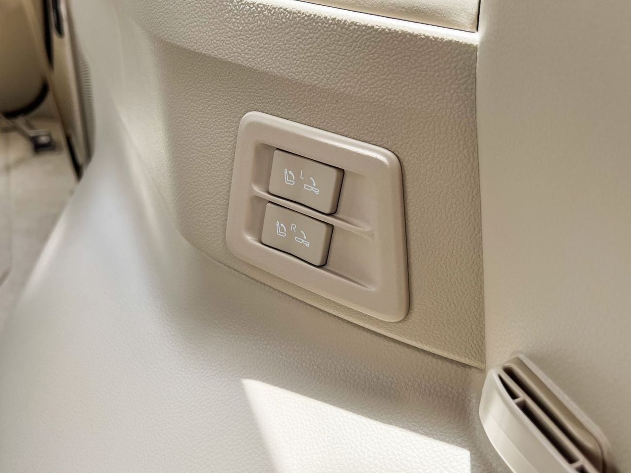 Toyota Land Cruiser EXPORT ONLY - Toyota LC300 VXR 4.0L (Jordanian Specification)