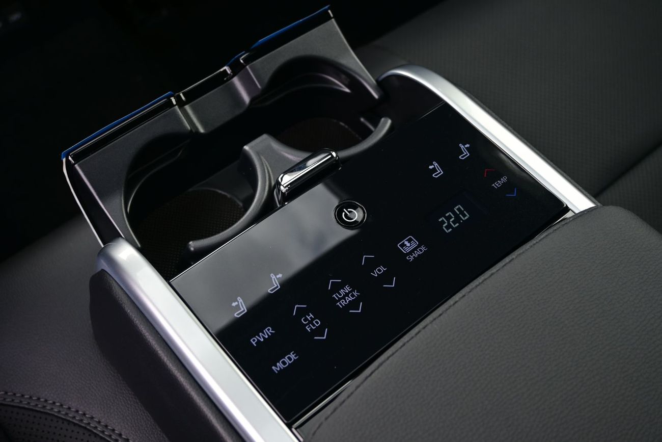 تويوتا كامري Toyota Camry Limited 2.5L Hybrid GCC, Model 2025, Color Black