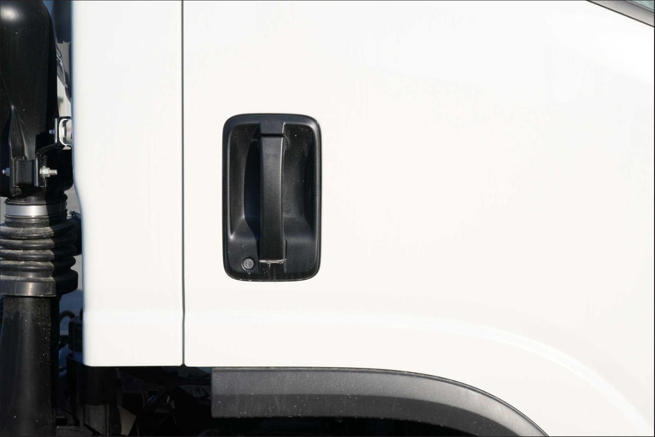 Isuzu NPR 4.6 L 6.5 T Chassis Cab