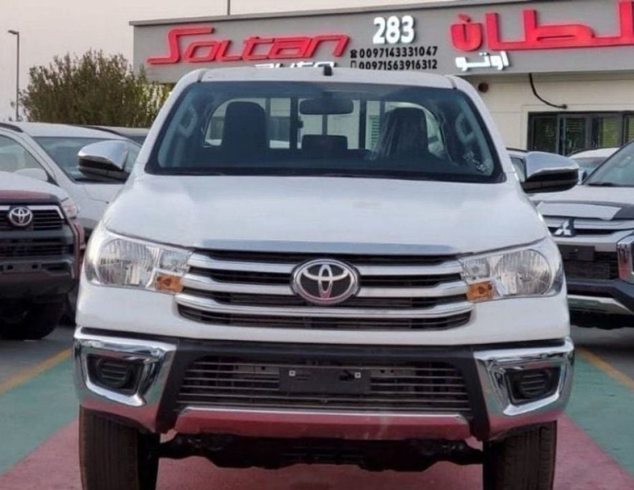 Toyota Hilux double cabin 2.4 Diesel ,,,4X4,,, white color Black interior 2024 Basic option ( for local registrat