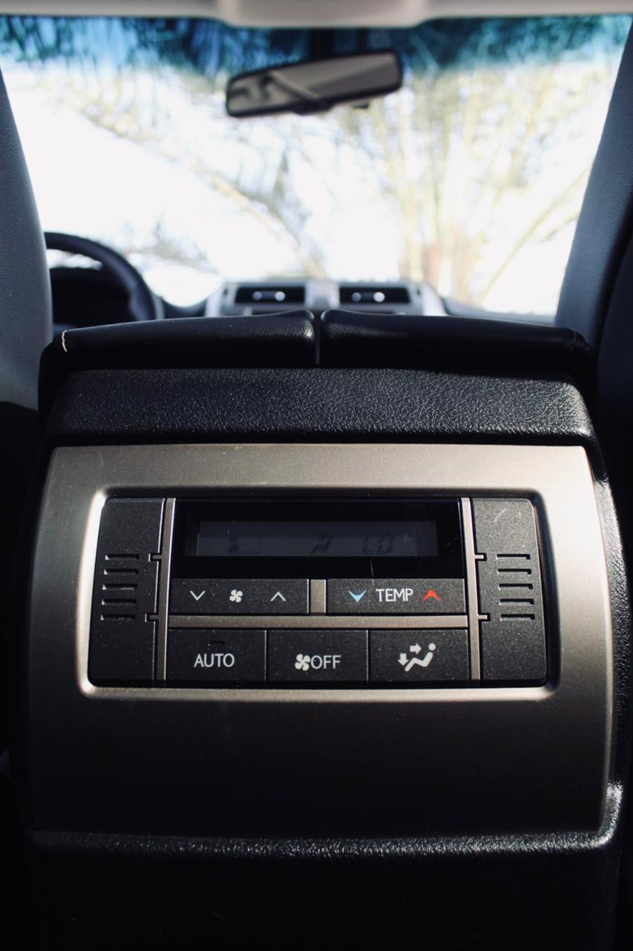 Lexus GX460 The 2014 Lexus GX 460 is a luxurious, body-on-frame mid-size SUV featuring a 301-hp 4.6-liter V8, st